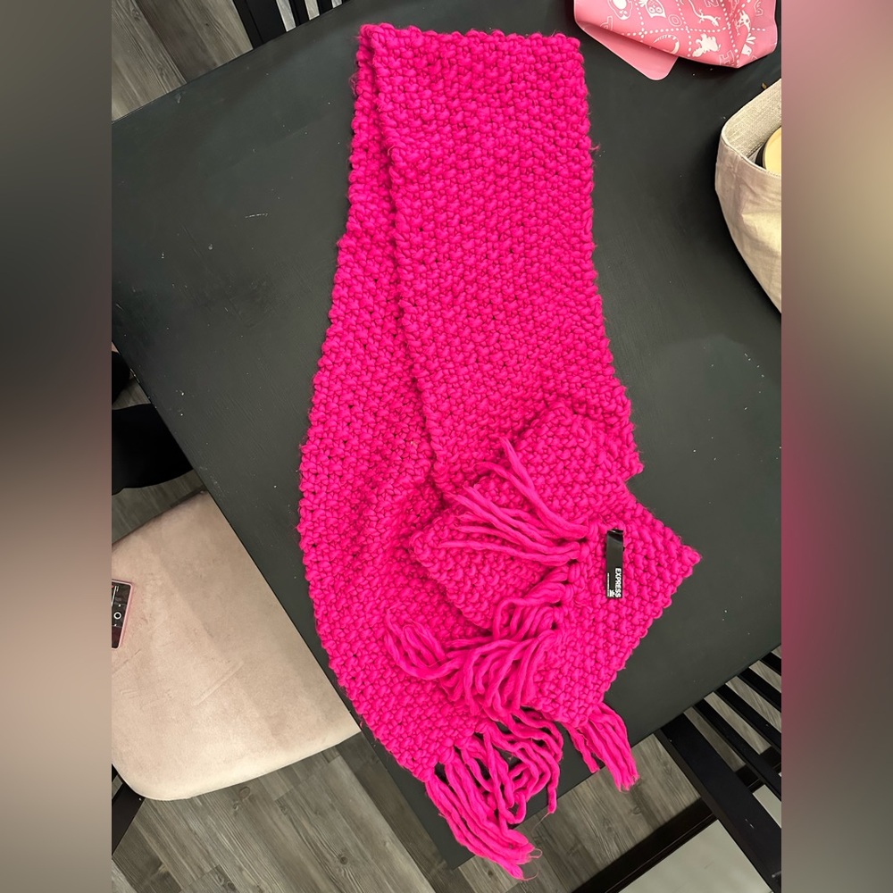 H&M Vibrant Fuchsia Knit Scarf